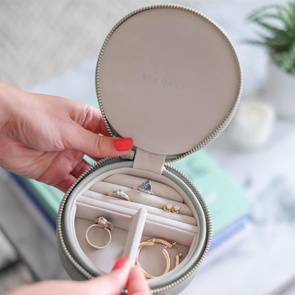 Pudełko podróżne na biżuterię Stackers Travel okrągłe kamienna szarość