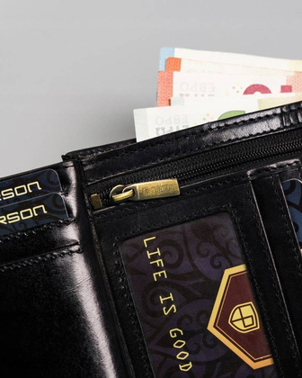 Duży, skórzany portfel męski bez zapięcia