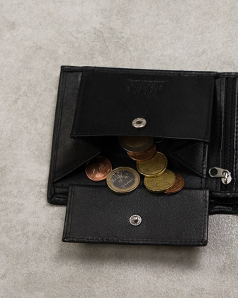 Pojemny, skórzany portfel męski z kieszenią na dowód rejestracyjny