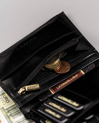 Skórzany portfel męski z czerwonym akcentem