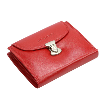 Skórzany portfel damski z ozdobnym zapięciem