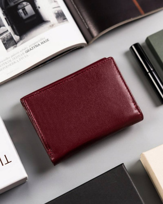 Mały, skórzany portfel damski na zatrzask