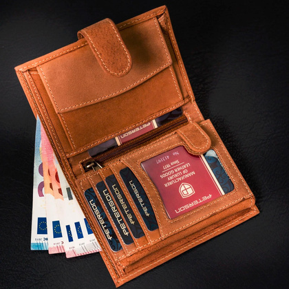 Klasyczny skorzany portfel z zapinka na zatrzask