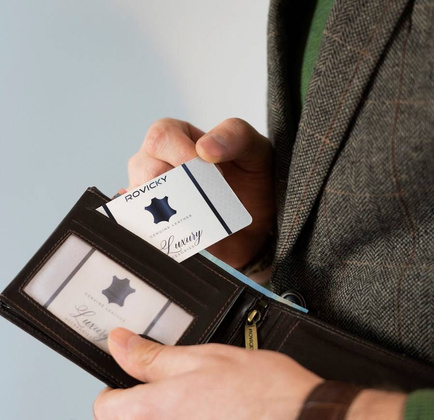 Klasyczny, skórzany portfel męski