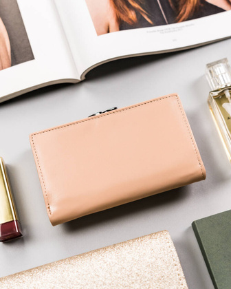 Klasyczny skorzany portfel damski z ochrona kart RFID Protect