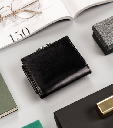 Mały, skórzany portfel damski z systemem rfid protect