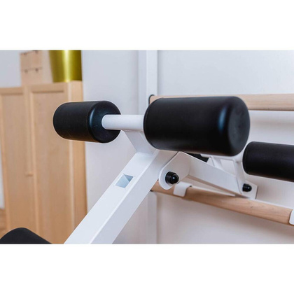 Drabinka gimnastyczna drewniano metalowa z drążkiem i akcesoriami BenchK 233W