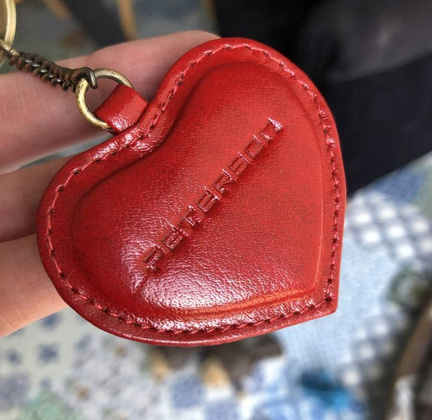 Skórzany brelok, kształt serca Peterson Czerwony