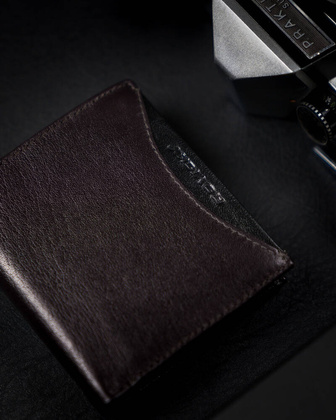 Maly portfel meski z naturalnej skory licowej ze schowkiem na suwak