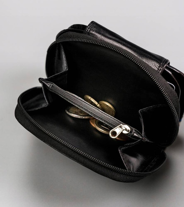 Skórzany, klasyczny portfel damski zamykany na zatrzask