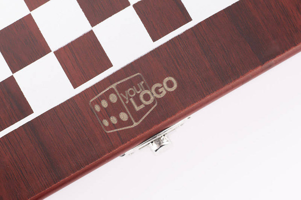 Zestaw do wina z szachami TREBB zawiera 4 elementy