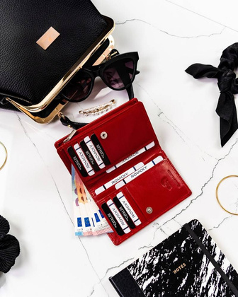 Skórzany portfel damski z dużą sekcją na karty płatnicze