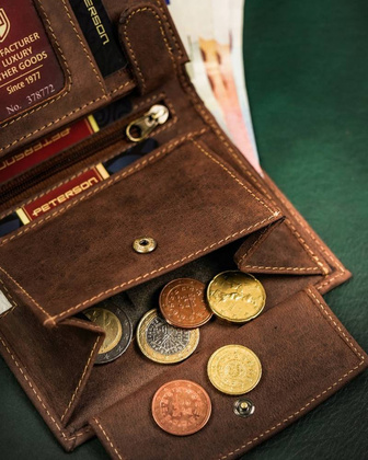 Duzy skorzany portfel meski z motywem patriotycznym