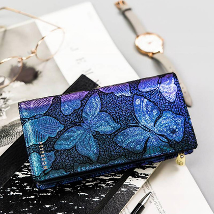 Duży, pionowy portfel damski ze skóry naturalnej na suwak i magnes Peterson