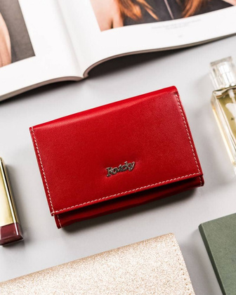 Skórzany portfel damski zamykany na zatrzask