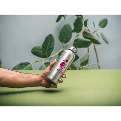 ODIN METTALIC. Butelka z 90% stali nierdzewnej pochodzącej z recyklingu 550 mL