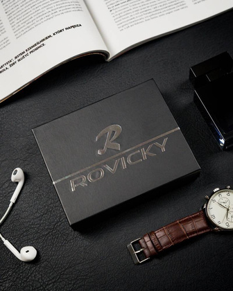 Pionowy, skórzany portfel męski z ozdobnym przeszyciem