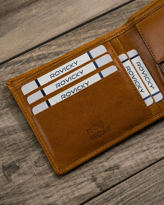 Skorzany portfel meski ze zdobionym frontem