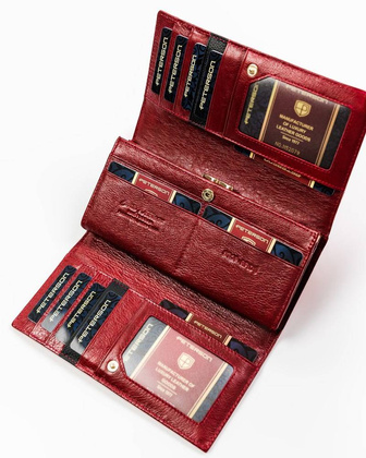 Lakierowany portfel damski ze wzorem skóry krokodyla