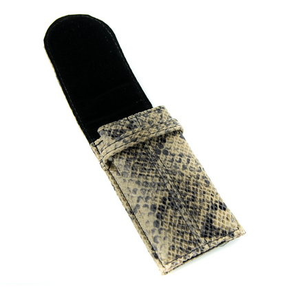 063 Piórnik duża M-ka- print wężowy siwy KEMER