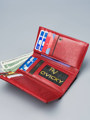 Kompaktowy portfel z lakierowanej skory