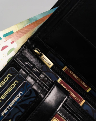 Duży, skórzany portfel męski bez zapięcia zewnętrznego