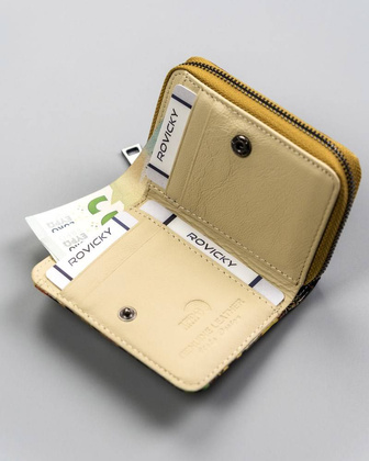 Mały, skórzany portfel damski ze wzorem motyli