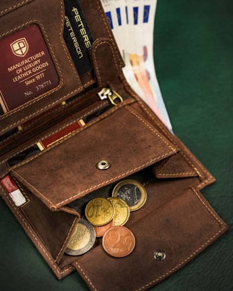 Duzy skorzany portfel meski z motywem patriotycznym