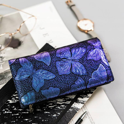 Duży, pionowy portfel damski ze skóry naturalnej na suwak i magnes Peterson