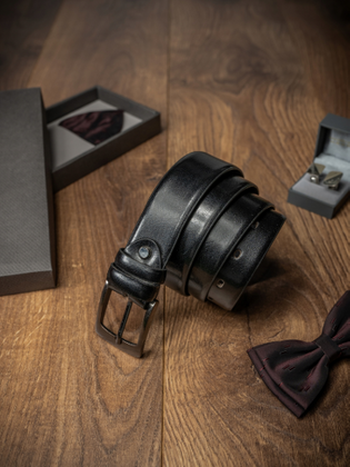 Gładki pasek męski z klasyczną klamrą, skóra naturalna