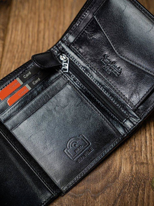 Pionowy, zgrabny portfel męski z dobrej jakości skóry naturalnej