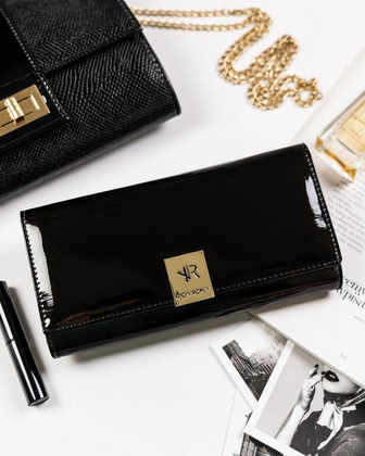 Klasyczny portfel damski z dużą sekcją na karty