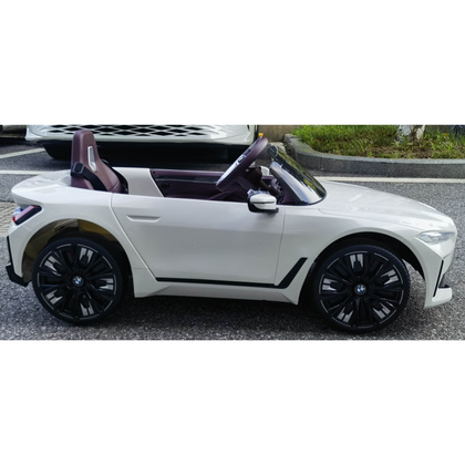 SAMOCHÓD ELEKTRYCZNY BMW i4 BIAŁY