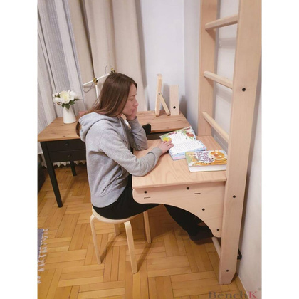 Drabinka z drewnianym do podciągania z biurkiem BenchK 111