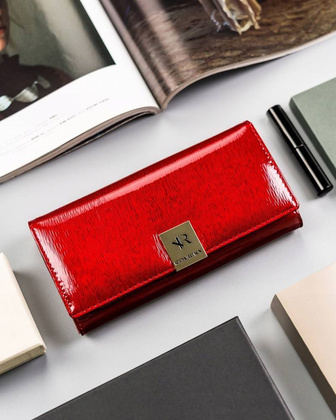 Portfel damski z lakierowanej skóry naturalnej zamykany na zatrzask