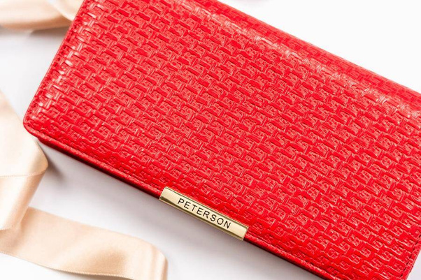 Duży portfel damski ze skóry ekologicznej z tłoczonym wzorem