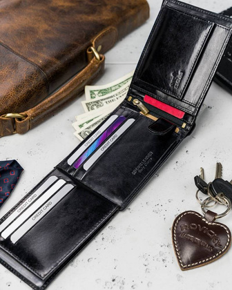 Klasyczny, skórzany portfel męski