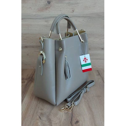 Włoski kuferek Shopperka A4 ,złote okucia + frędzelek Vera Pelle Beżowy KLV33T