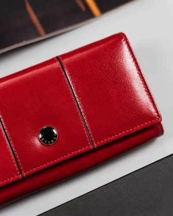 Duży portfel damski ze skóry naturalnej zamykany na zatrzask