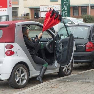 Parasol składany odwrotnie