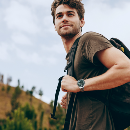 LAVVU Zegarek ze stali nierdzewnej BERGEN Green ze świecącymi cyframi