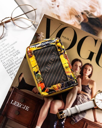 Mały, skórzany portfel damski ze wzorem motyli