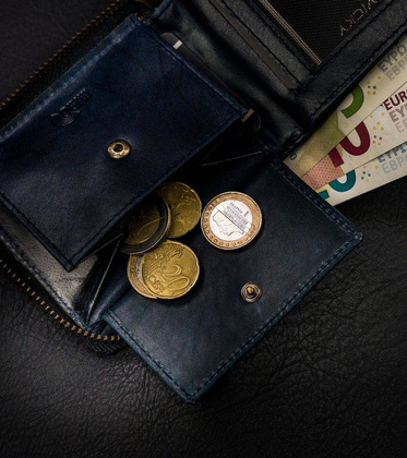 Skórzany, retro portfel męski na zamek Granatowy