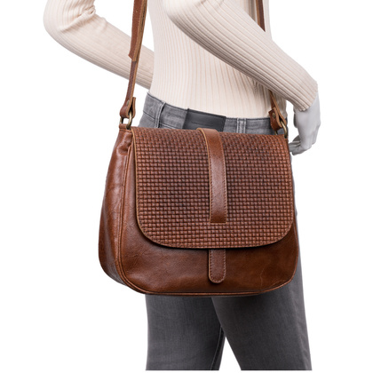 Torebka skórzana vintage z tłoczoną klapką – ponadczasowy styl i funkcjonalność TD601s245t1