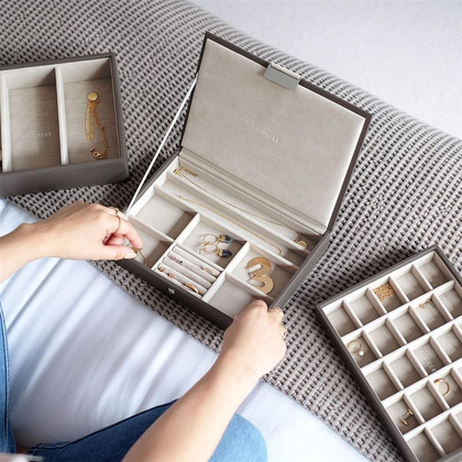 Szkatułka na biżuterię Stackers potrójna classic brązowoszara