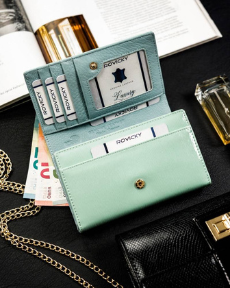 Lakierowany portfel damski na karty z zabezpieczeniem rfid protect
