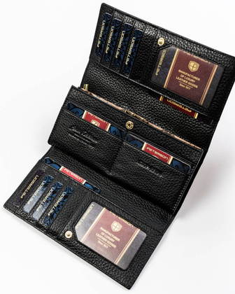 Lakierowany portfel na karty z wezowym wzorem