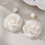 Kolczyki wiszące, efektowne koronkowe kwiat, kremowa RÓŻA sztyft K1708