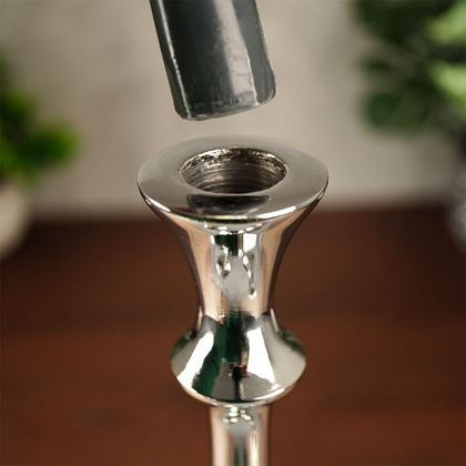 Świecznik na długą świeczkę aluminiowy srebrny 20 cm