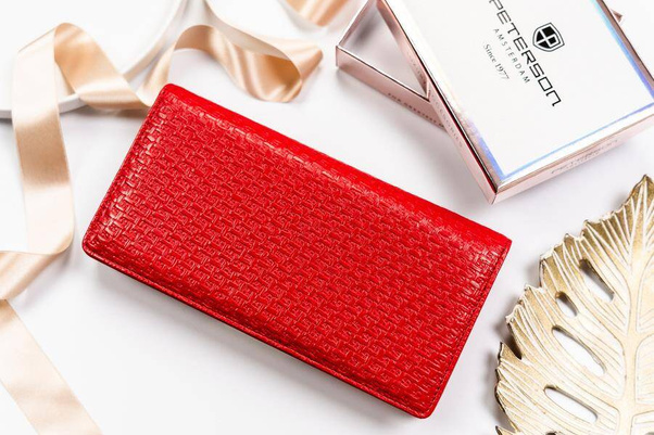 Duży portfel damski ze skóry ekologicznej z tłoczonym wzorem